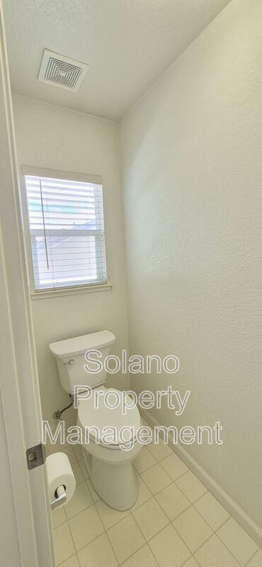 Building Photo - 2080 Mariposa Dr