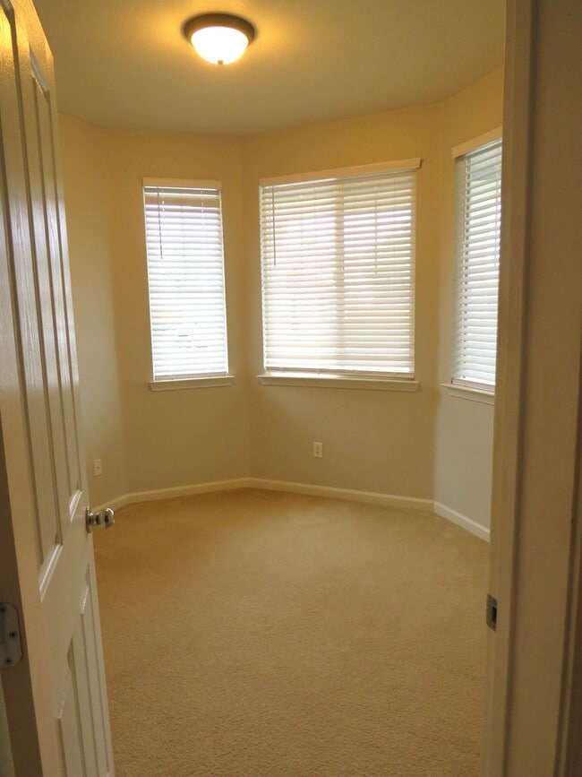 Building Photo - Beautiful 3 bedroom 2 bath coming soon in Orland!