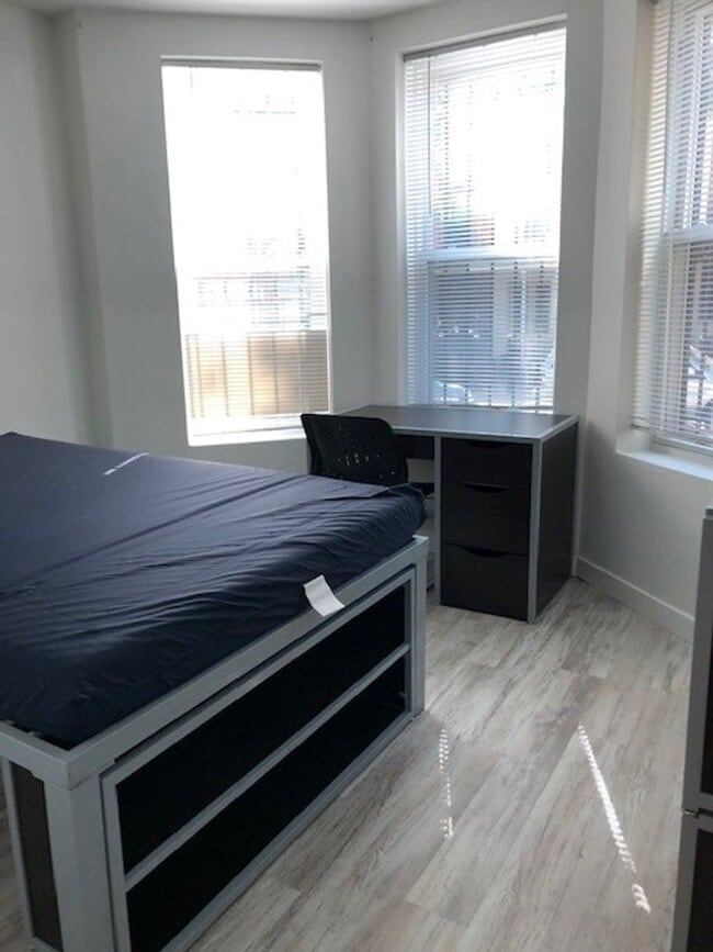 Interior Photo - 2417 Lorillard Place