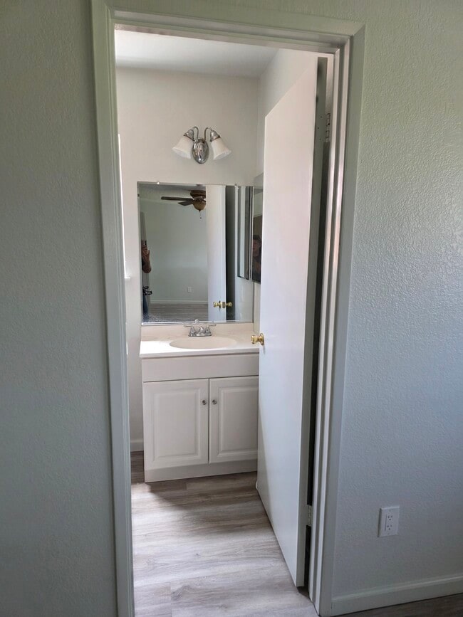 Building Photo - 4900 Earlcort Cir