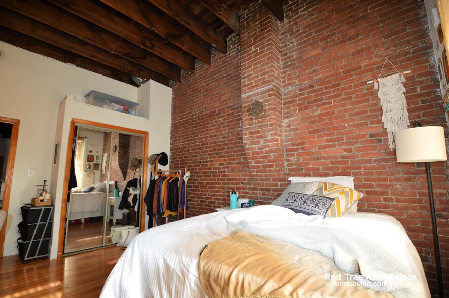 Building Photo - 25 St Marys Ct