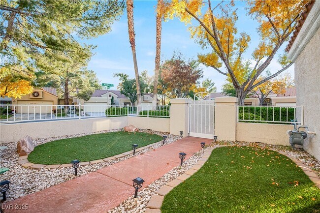 Building Photo - 2800 Linkview Dr