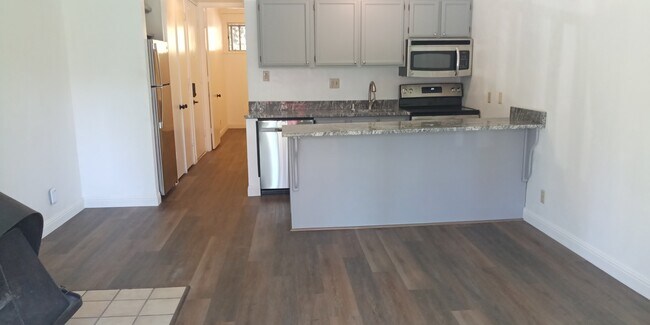 Building Photo - 751 Tahoe Blvd