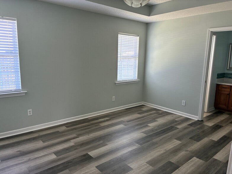 Building Photo - 301 Strawbridge Ln