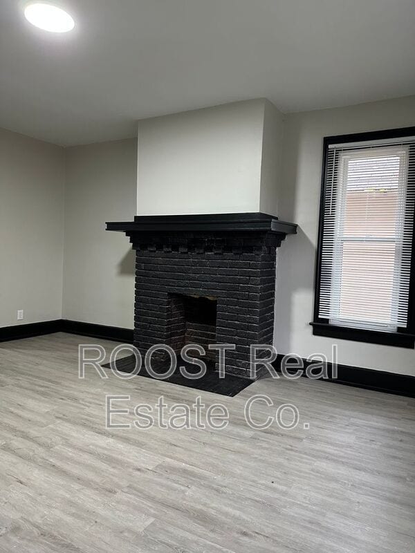 Building Photo - 98-100-100 N Hague Ave