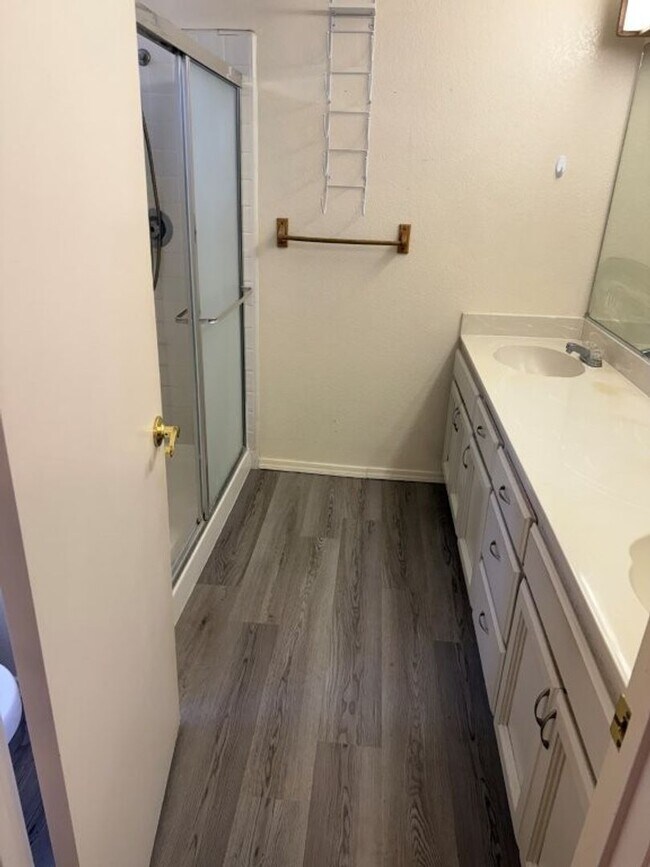 Building Photo - Modern 3 Bedroom 2 Bath One Story Browns Valley Vacaville *Star Rentals