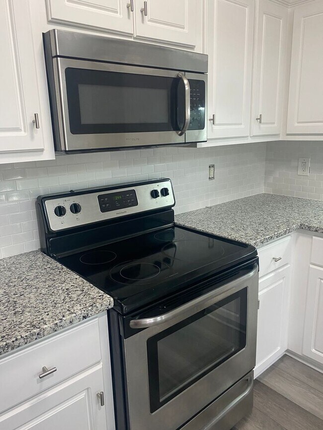 Building Photo - 844 Bryan Cir