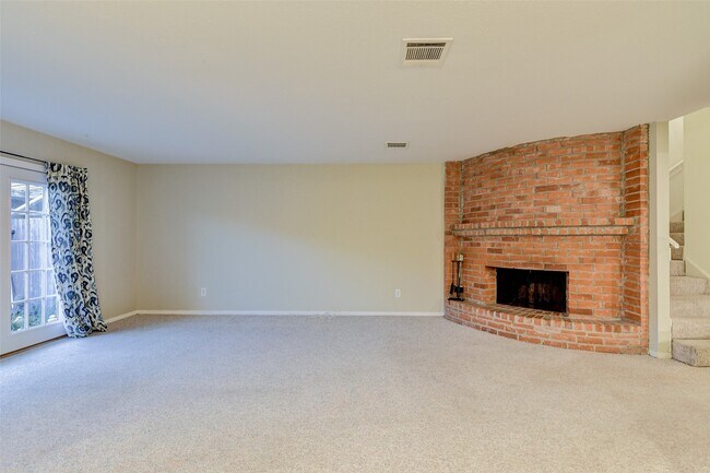 Building Photo - 14662 Perthshire Rd