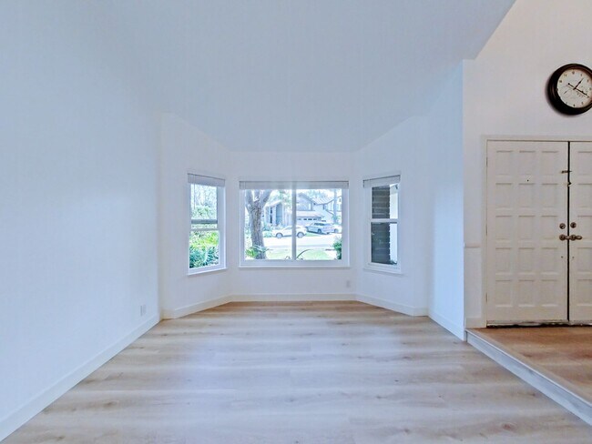 Building Photo - Stunning Remodeled Home in Dana Woods – Co...
