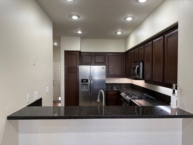 Building Photo - Beautiful Camarillo Townhome