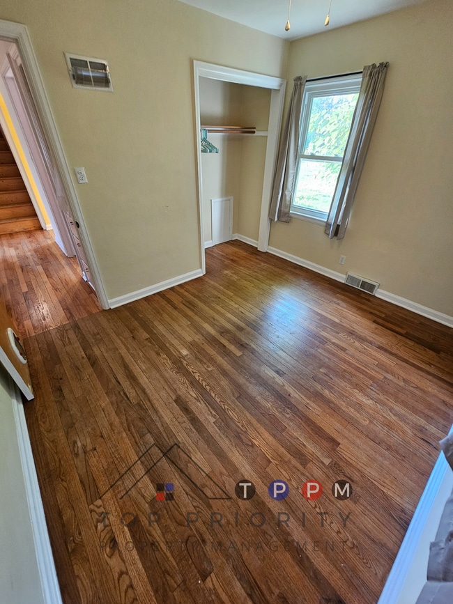 Building Photo - 1212 35th St NE