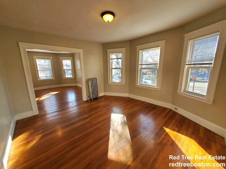 Building Photo - 8 Woodside Ave