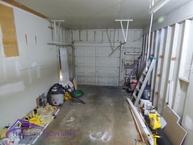 Building Photo - 4000-4002 Earnscliff Ave