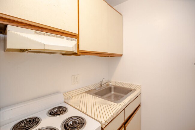 Building Photo - 1430 N Dearborn Pkwy