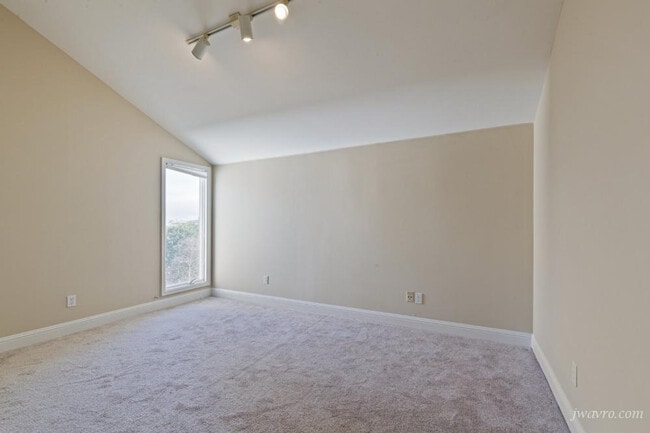 Building Photo - 25 Homestead