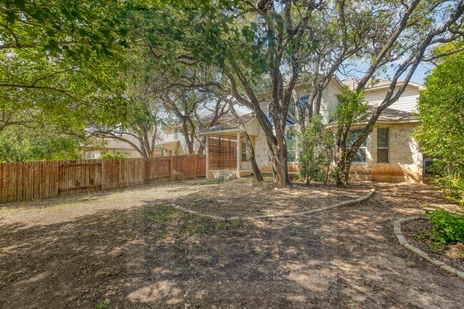 Building Photo - 2702 Lovett Ln