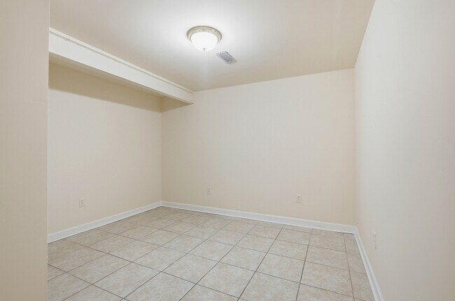 Building Photo - 7705 Seans Terrace