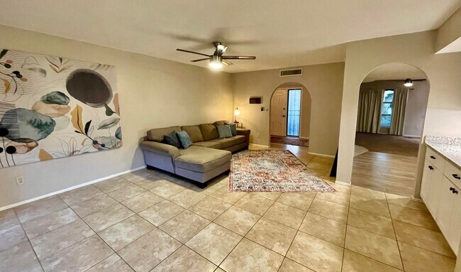 Building Photo - 2434 N Shade Tree Cir