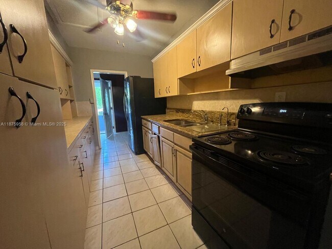 Building Photo - 1330 NE 203rd St