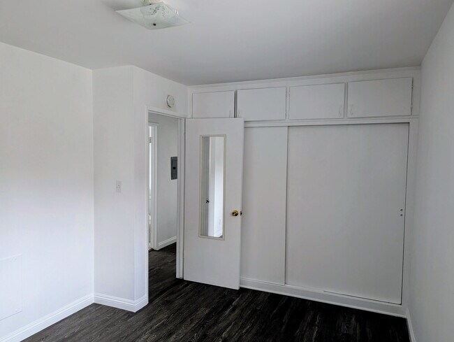 Building Photo - 2608 Vanderbilt Ln