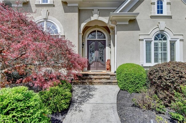 Building Photo - 6745 Laurel Oak Dr