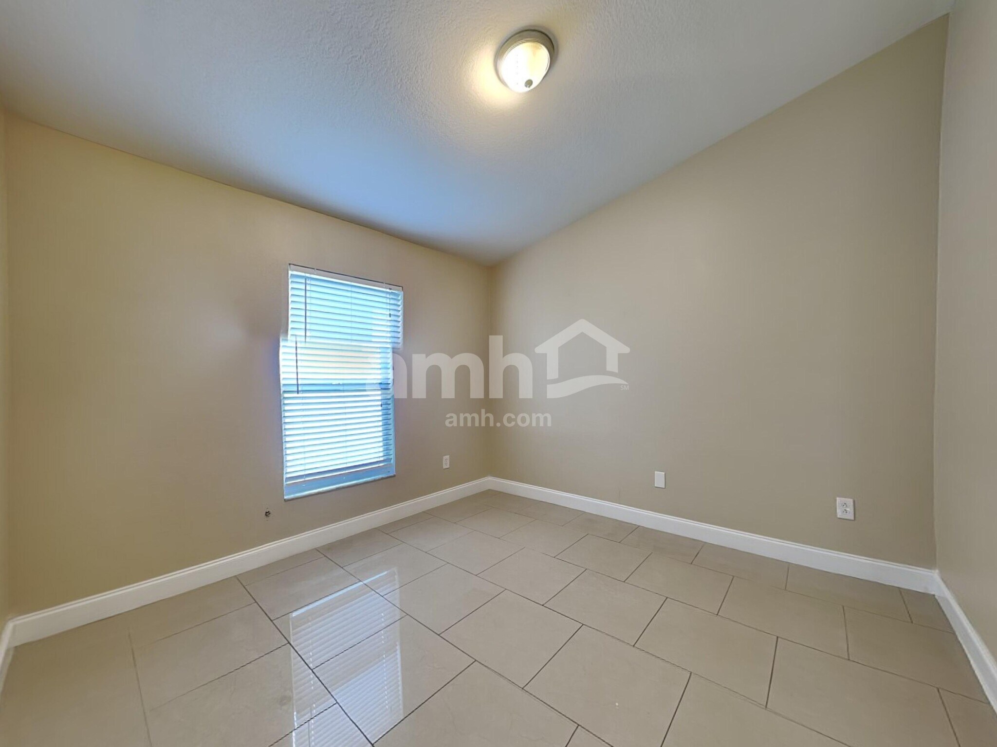 Building Photo - 29425 Crossland Dr