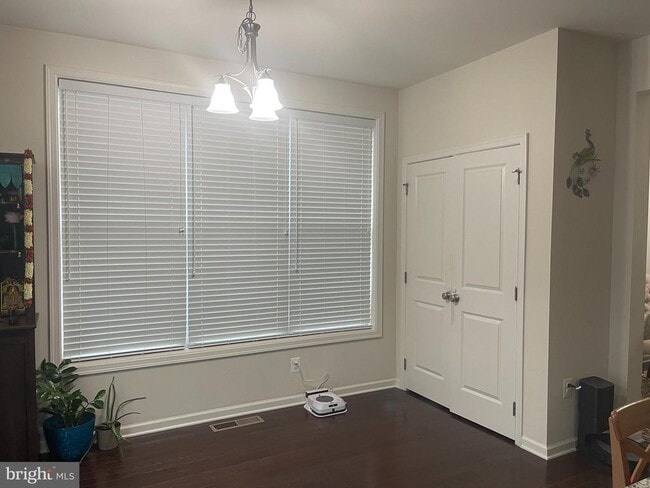 Building Photo - 43010 Paris Gap Square