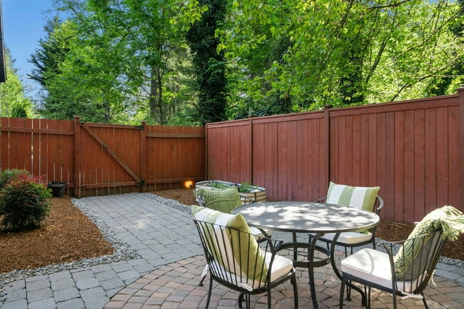 Building Photo - Private Kenmore Retreat | 4 Bed | 2 Bath | Beautifully Updated | Landscaping Included- Available ...