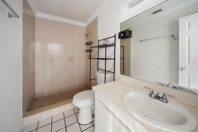 Building Photo - 3703 Waterview Cir