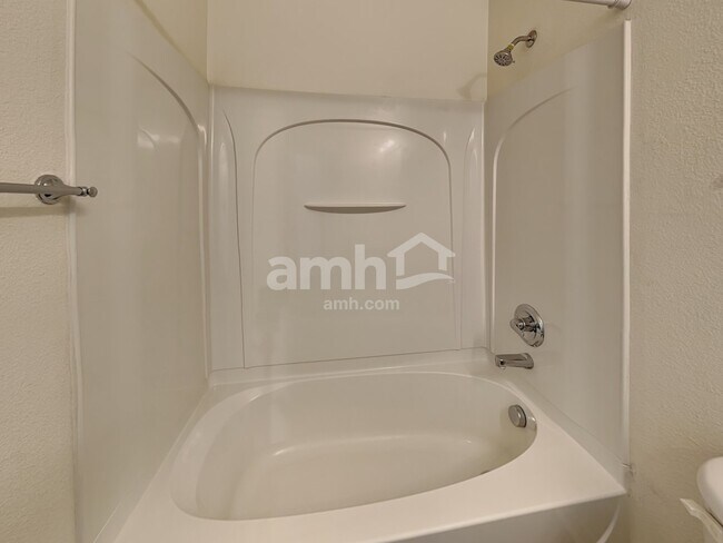 Building Photo - 771 W 300 S