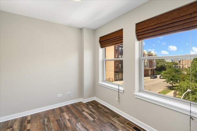Building Photo - 803 E 41st St
