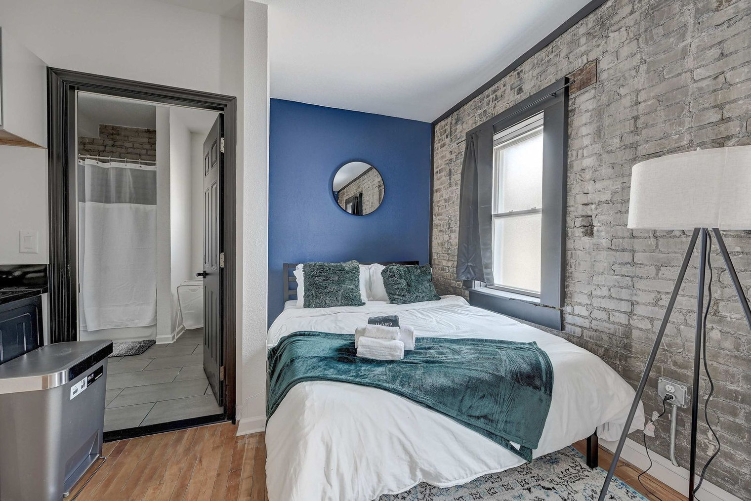 Building Photo - 1930 N Prospect Ave