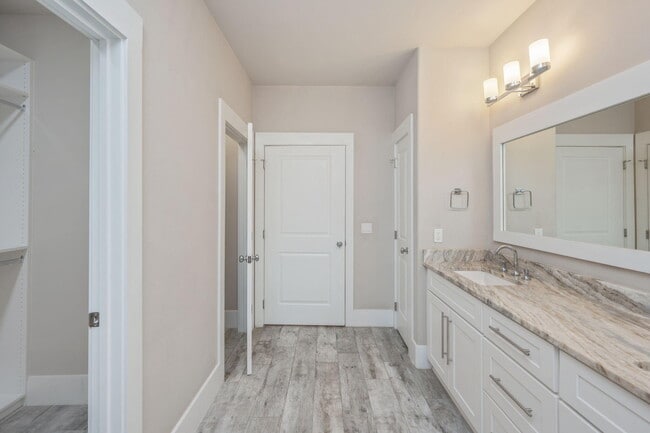 Building Photo - 518 Sibert Ave