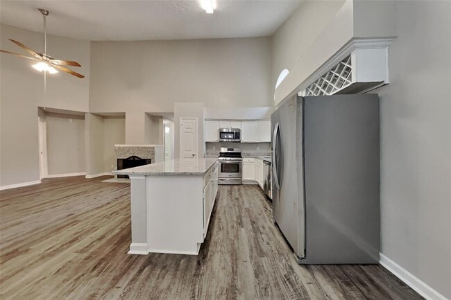 Building Photo - 20415 Drakewood Dr