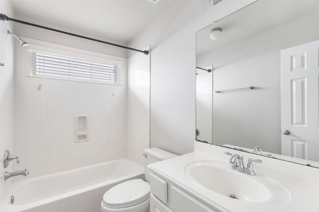 Building Photo - 21915 Saragosa Pond Ln