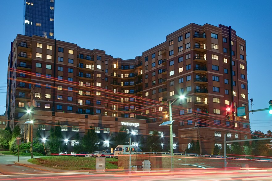 Conveniently located in Fort Lee, NJ with a free shuttle to Ferry Station - Twenty50