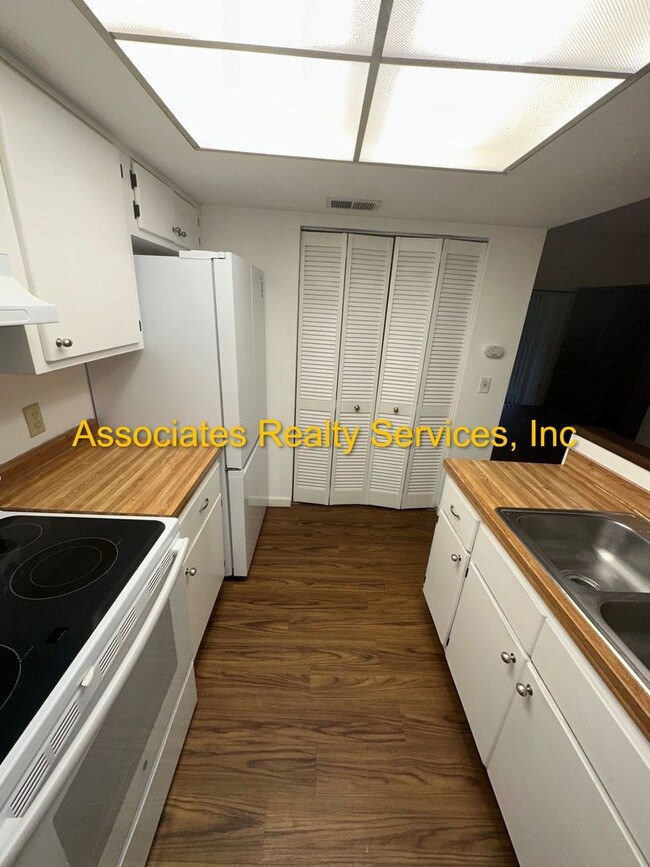 Building Photo - Charming 2 Bedroom, 2 Bath Home Near Veteran’s Park – A Must See!