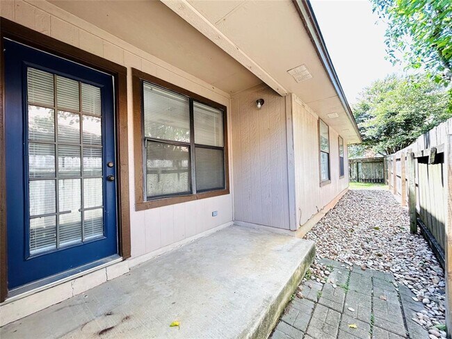 Building Photo - 12300 Deer Falls Dr