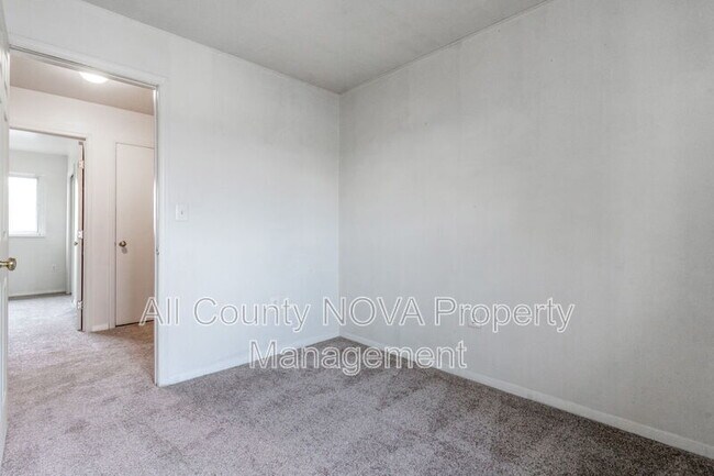 Building Photo - 906 Anvil Rd