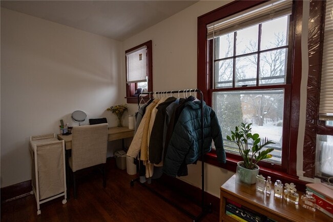 Building Photo - 610 Mitchell St