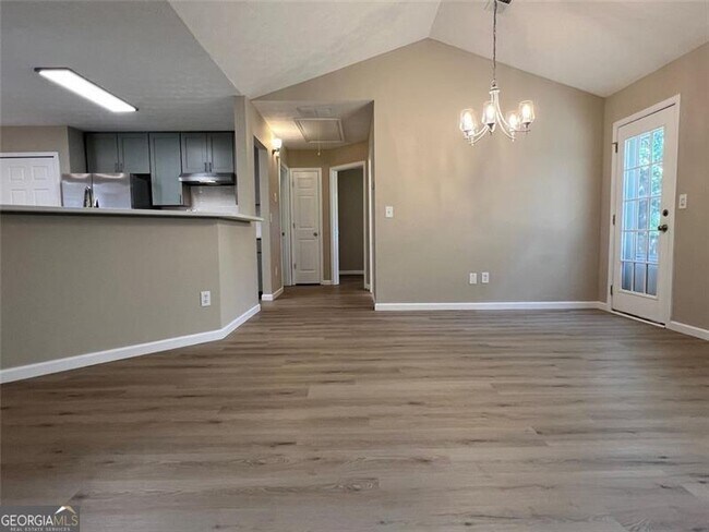 Building Photo - 2717 Lake Park Dr