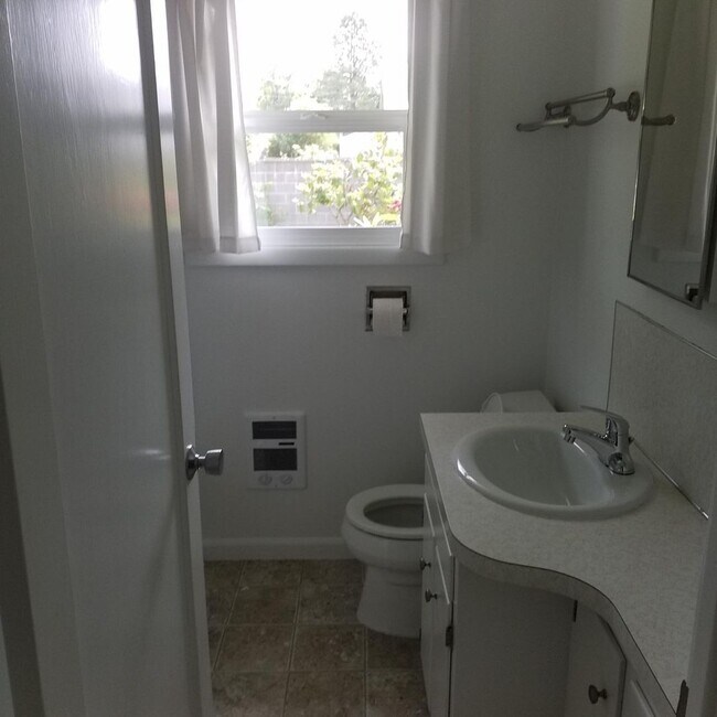 Building Photo - Pending Applications! Charming 3-Bedroom Home