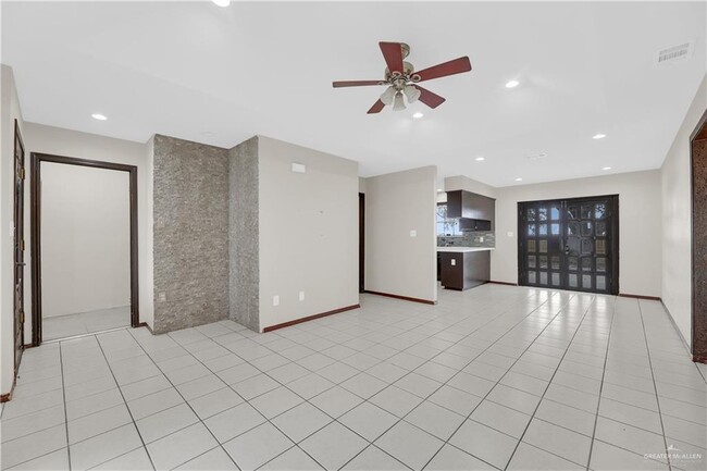 Building Photo - 19 S 41st St