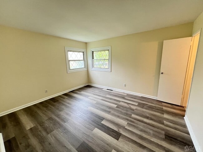 Building Photo - 6 Poe Ct
