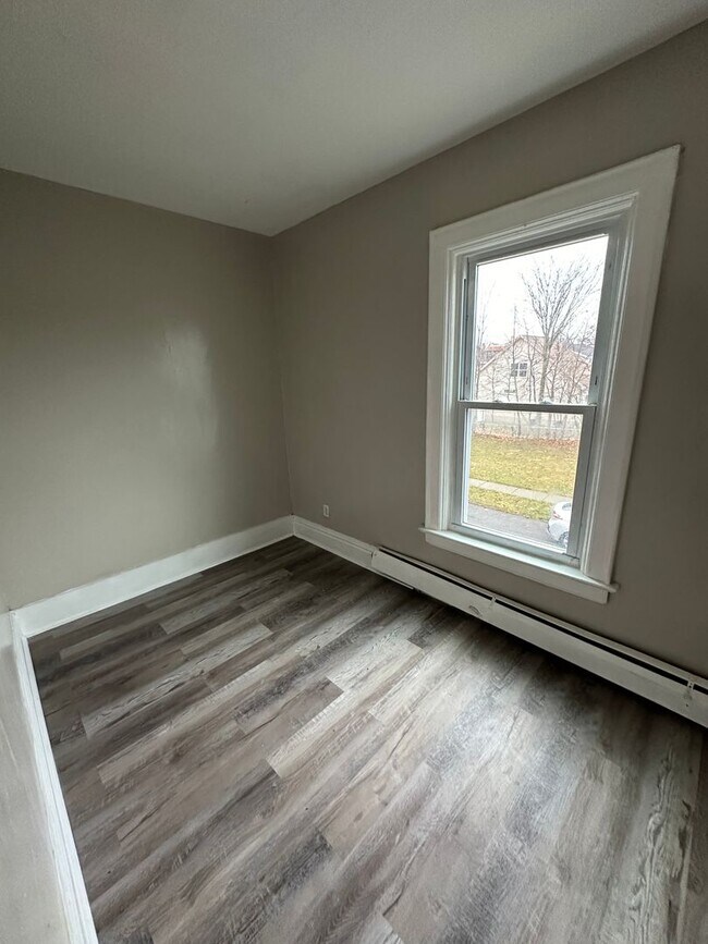 Building Photo - Single Family Home Ready for Rent in a Gre...