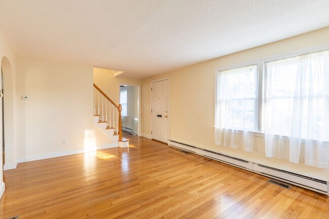 Building Photo - Charming 3-Bedroom Home with Solar Panels ...
