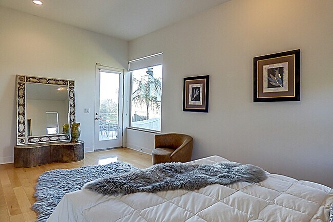 Building Photo - 108 Lost Oak Ct