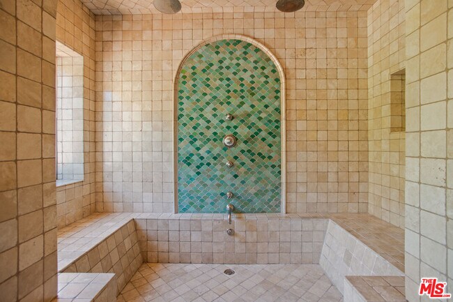 Building Photo - 1407 N Beverly Dr