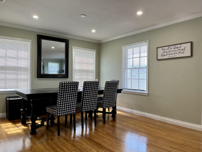 Building Photo - 2611 31st St