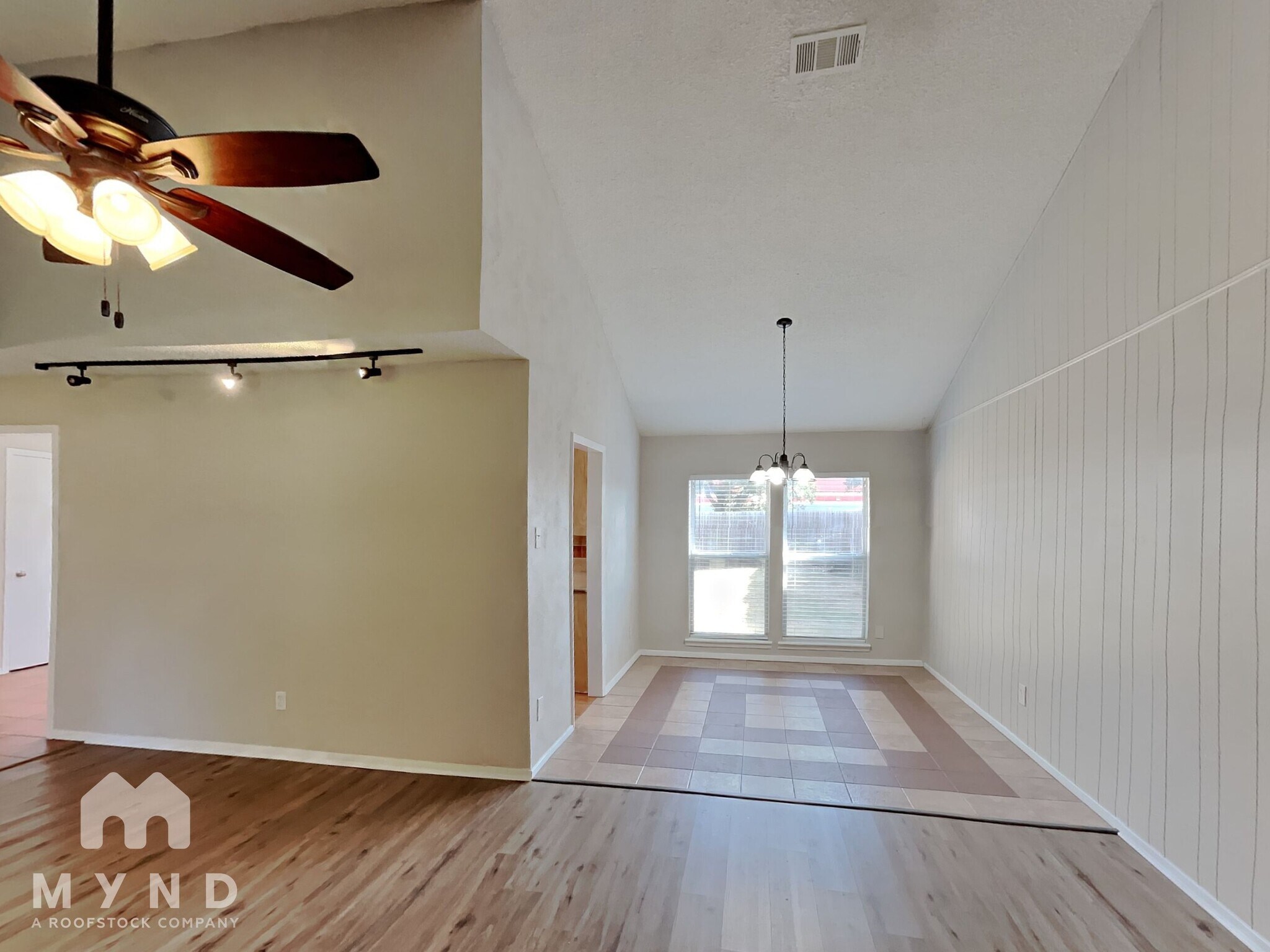 Building Photo - 605 Pyramid Dr